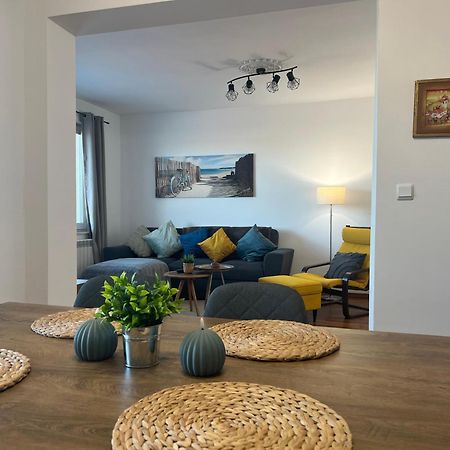 Kakavanen'S Sea View Apartment Baltsjik Buitenkant foto