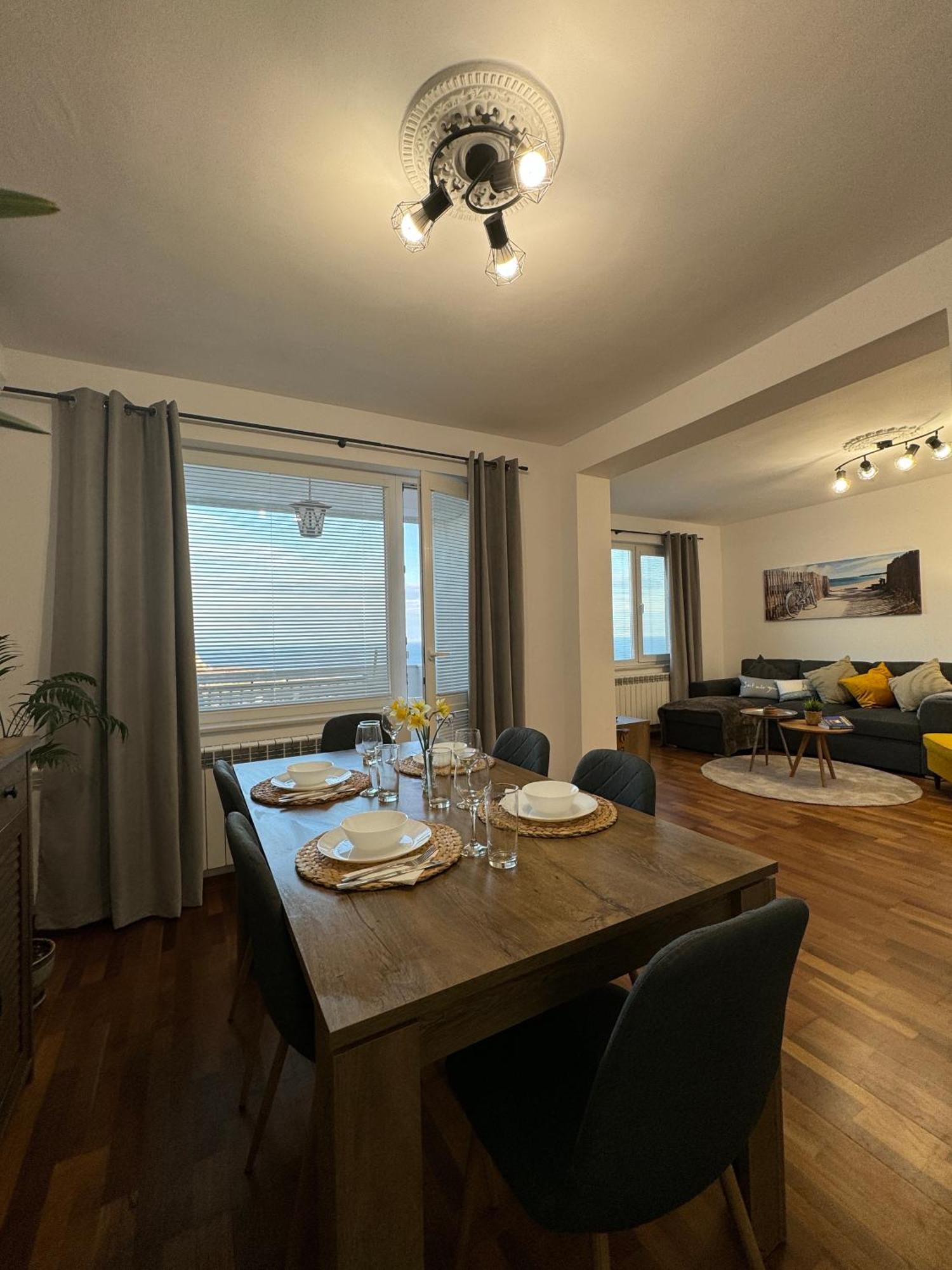 Kakavanen'S Sea View Apartment Baltsjik Buitenkant foto