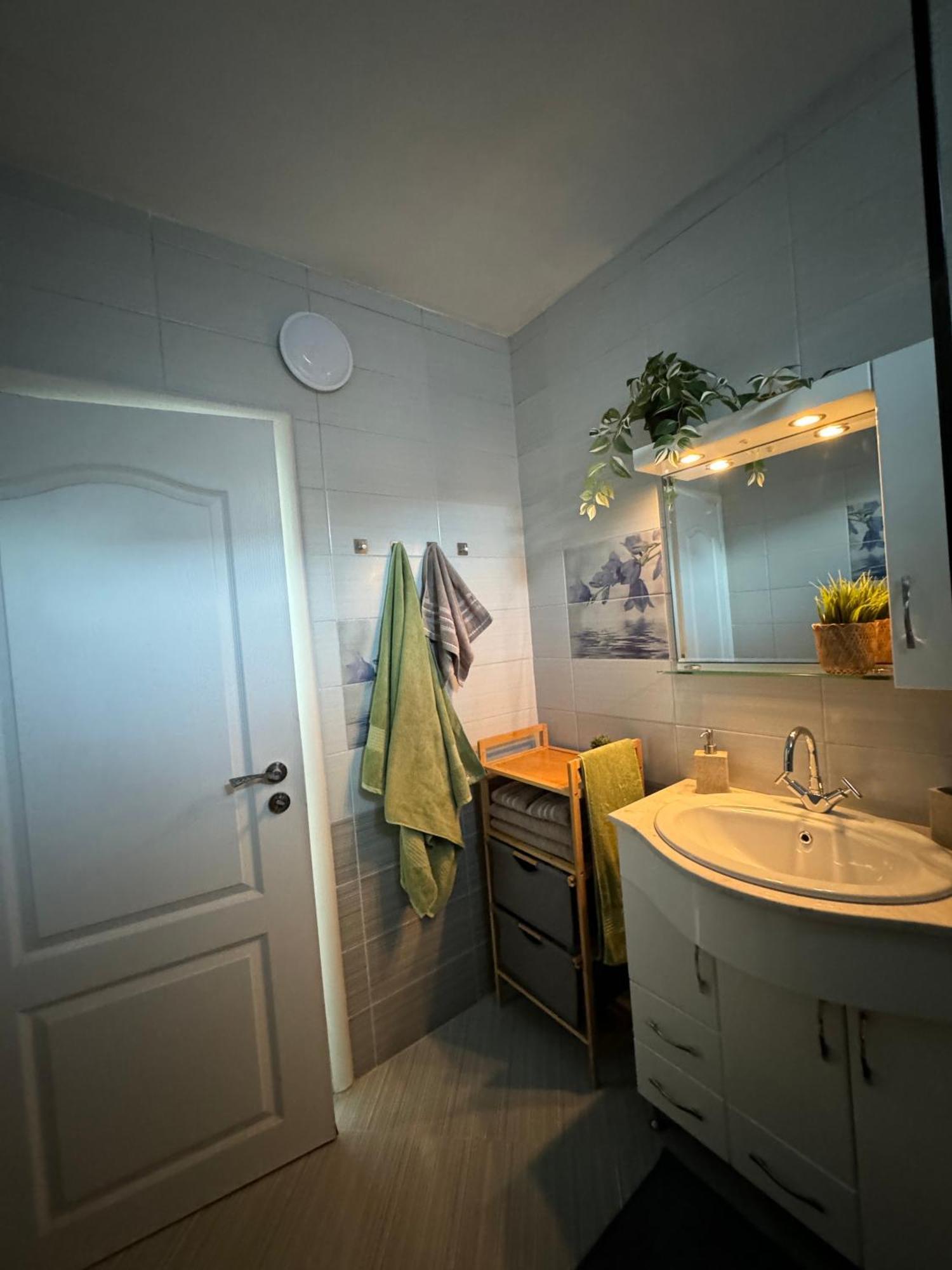 Kakavanen'S Sea View Apartment Baltsjik Buitenkant foto