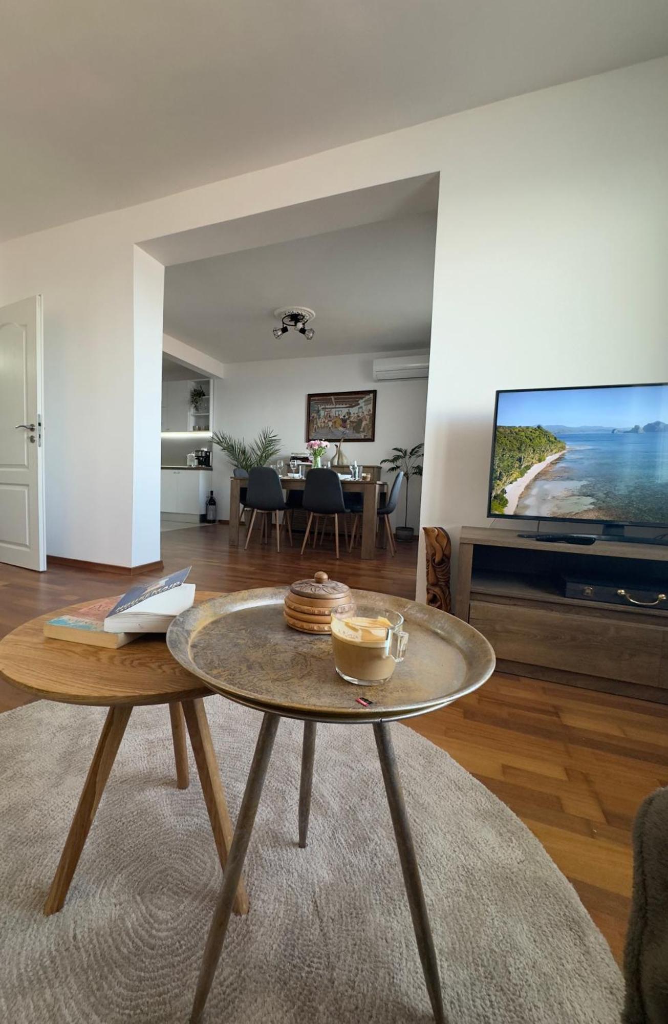 Kakavanen'S Sea View Apartment Baltsjik Buitenkant foto