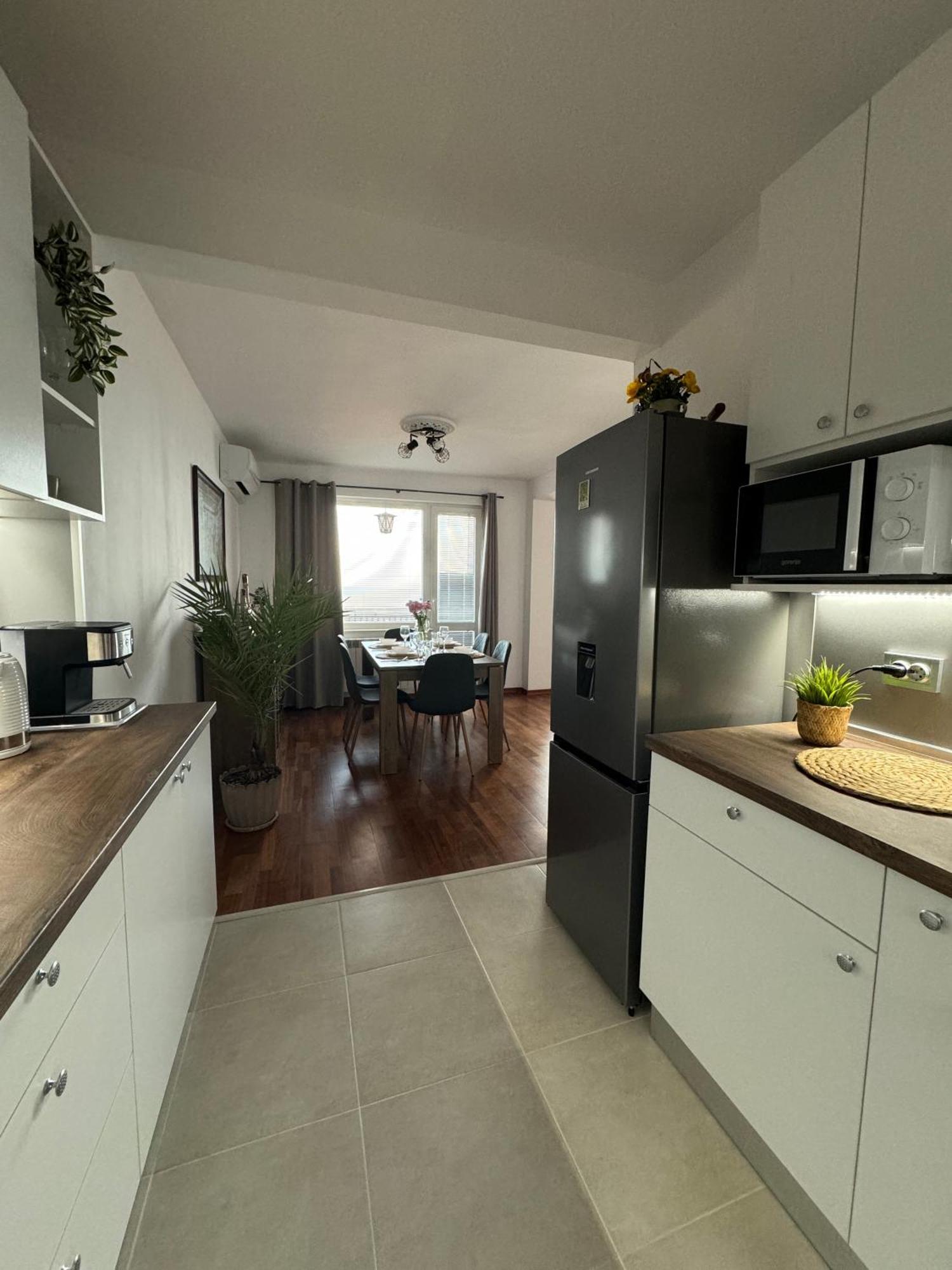 Kakavanen'S Sea View Apartment Baltsjik Buitenkant foto
