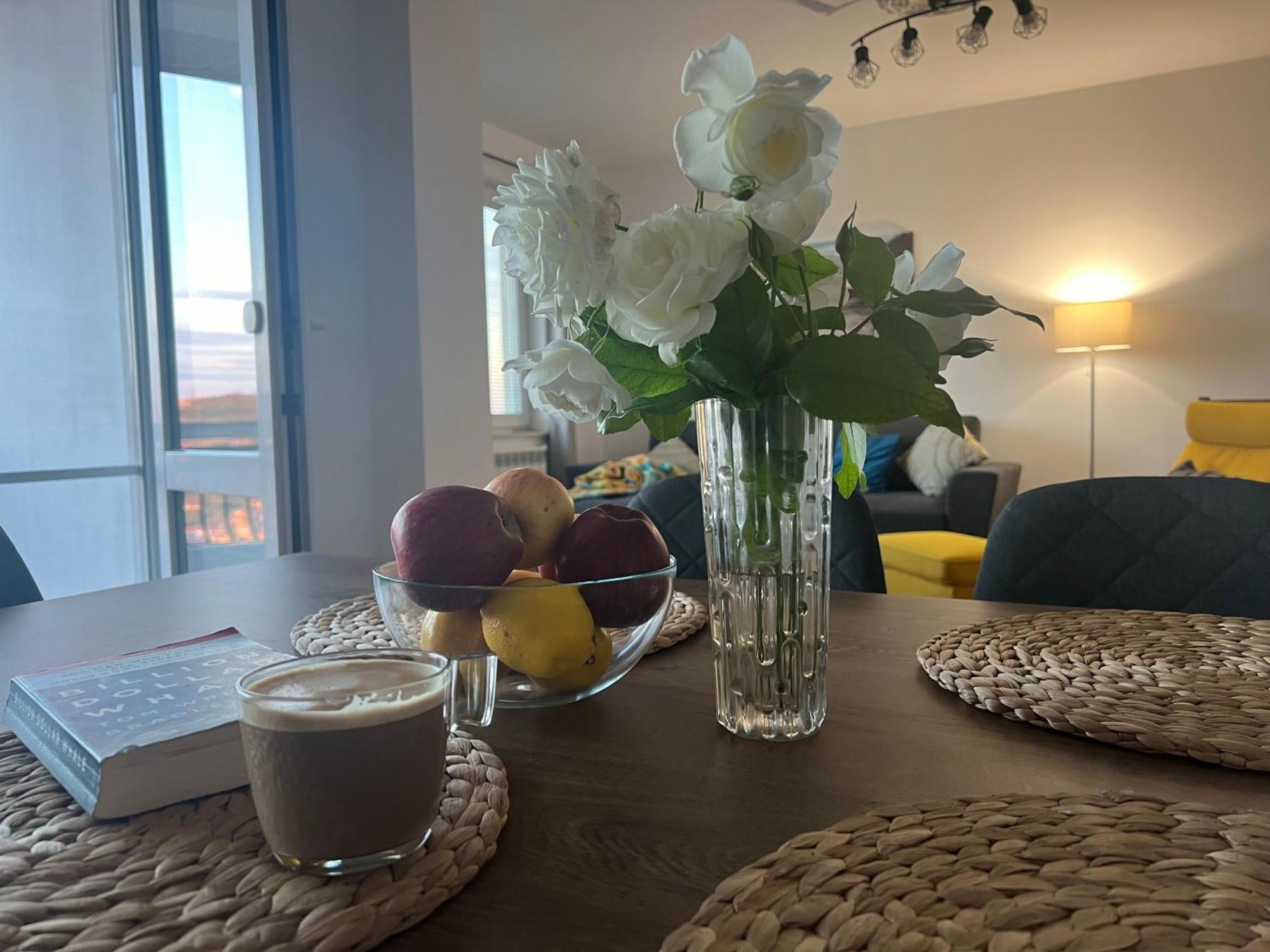 Kakavanen'S Sea View Apartment Baltsjik Buitenkant foto
